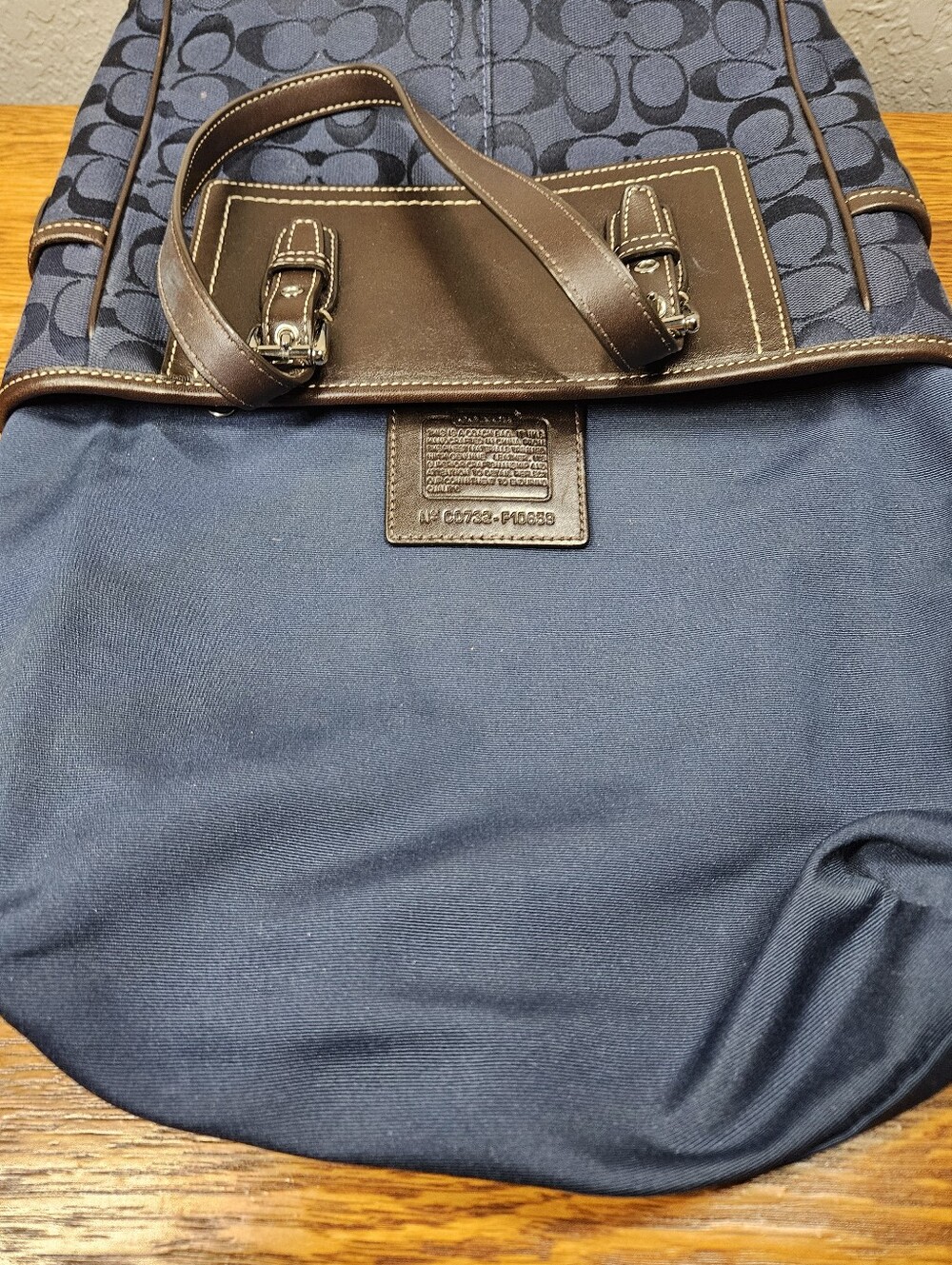 Coach Legacy Signature Lunch Tote - Picture 13 of 16